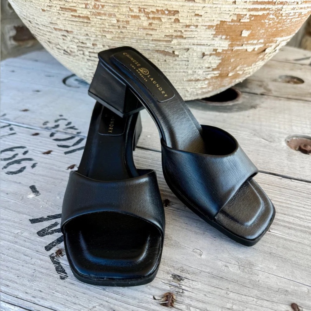 CHINESE LAUNDRY x Linda Black Leather Block Heel Slides [Size 8]